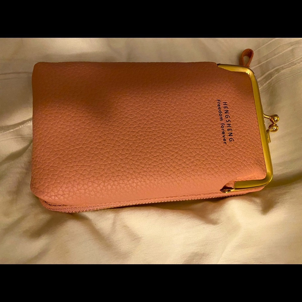 Small bag with wallet and phone compartment